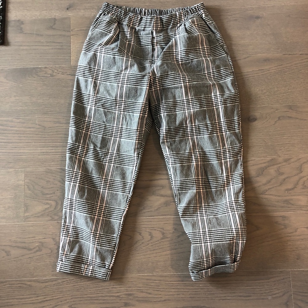 Boohoo Plaid pant size Medium!